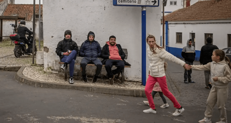 Portugalia ndalon emigrimin pa leje pune, punëdhënësit protestojnë