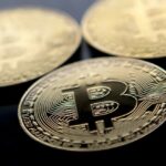 Bitcoin thyen çdo rekord, kap 94,000 dollarë