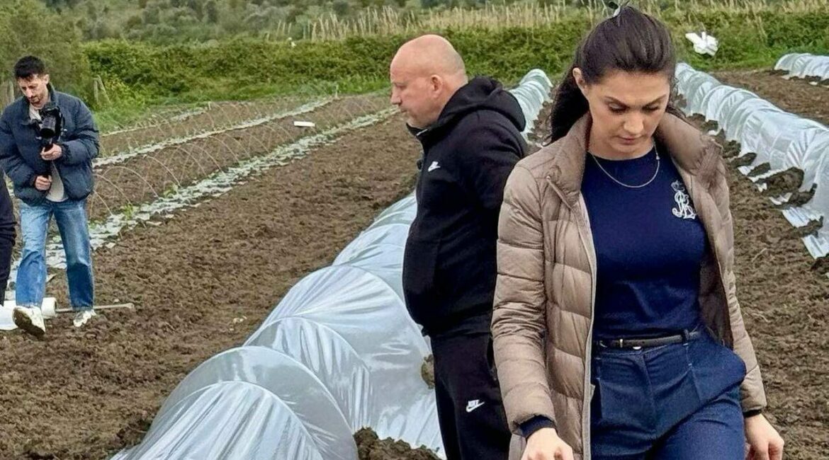 INTERVISTA – “Eksport kallamash”, “Altin Dumani”, “Albpetrol” – Njihuni me Frida Mavriqin, një kandidate ndryshe